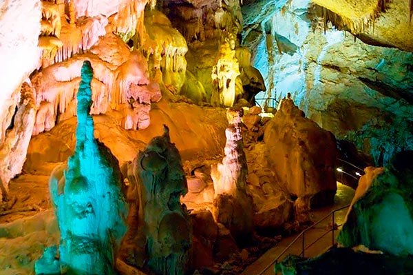 Подземное царство Мраморной пещеры