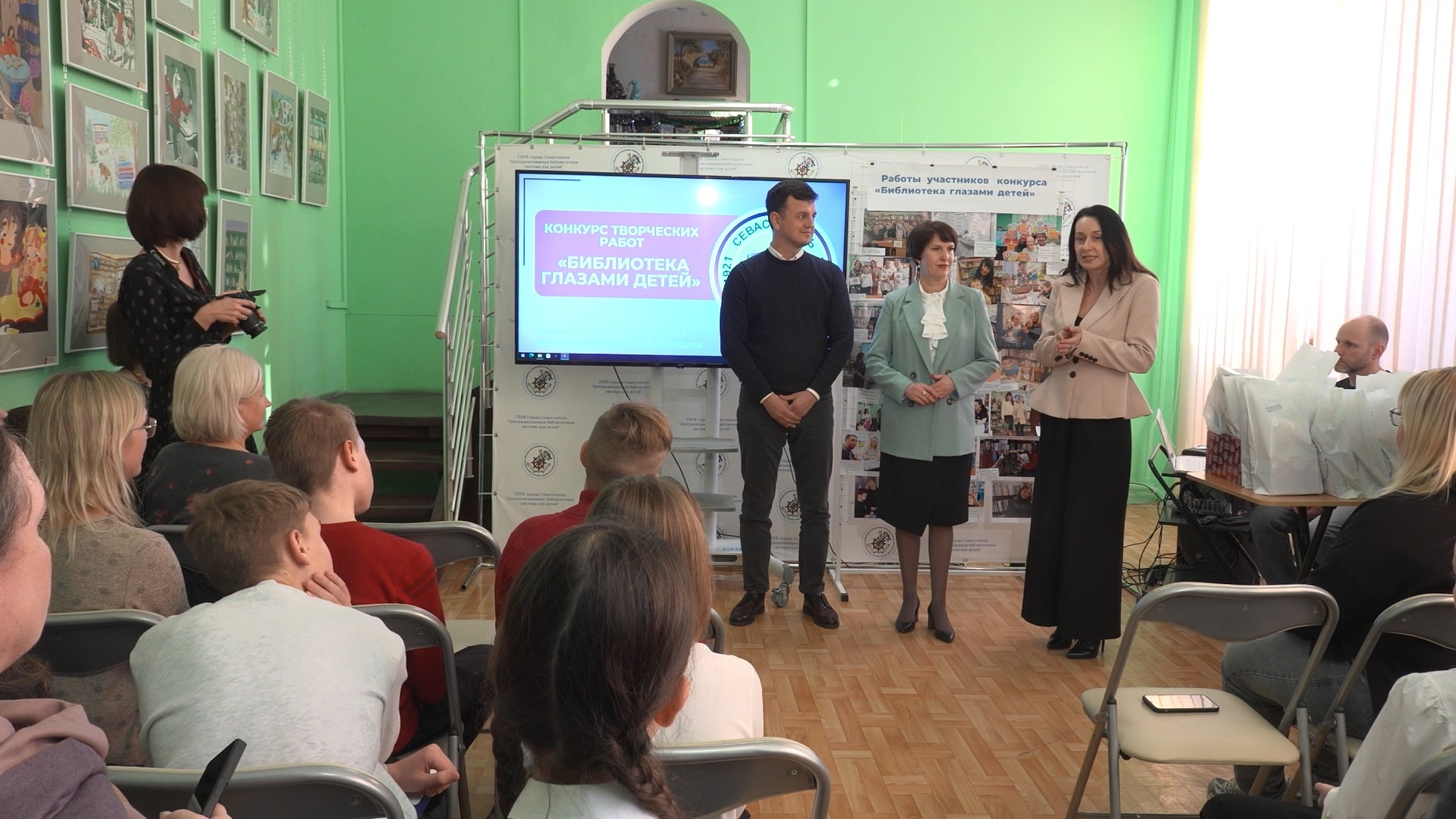 В библиотеке имени Аркадия Гайдара открылась выставка работ юных читателей