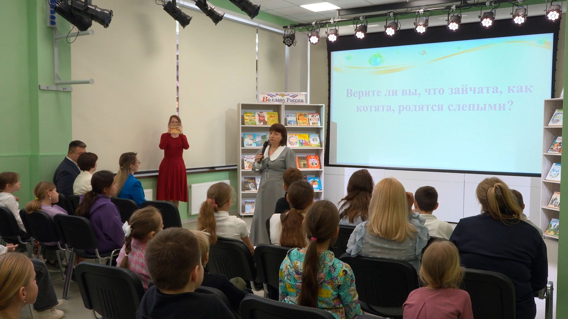 В Бухте Казачьей открылась необычная выставка «Книжкины именины»
